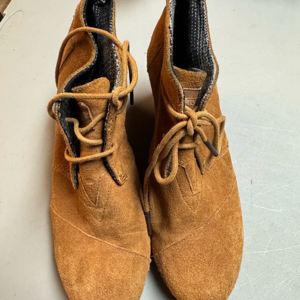 Toms Women's Suede Ankle Boots in Tan